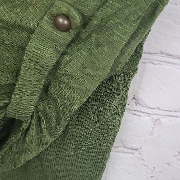 One Step Up Olive Green Slub Knit Top Ribbed V-Neck Button Detail Knit Tee Large - Picture 3 of 6